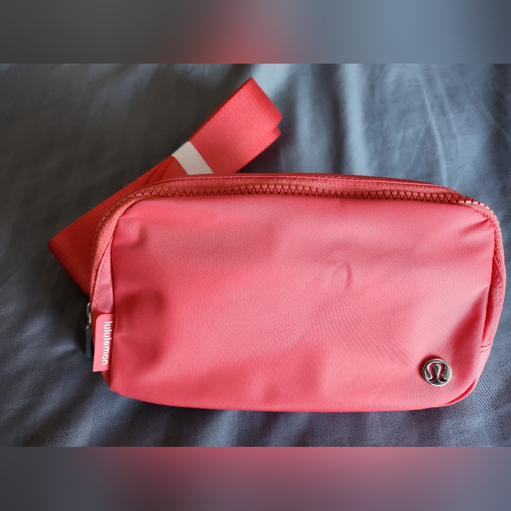Lululemon Athletica Coral Belt Bag